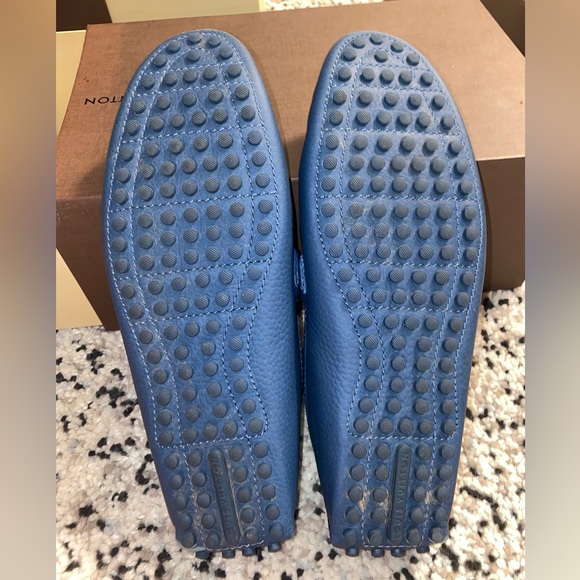 Mens Authentic Louis Vuitton loafers - Picture 4 of 7